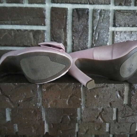 Shoe's - Picture 3 of 6